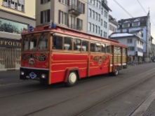 Autobus imitujący tramwaj :)